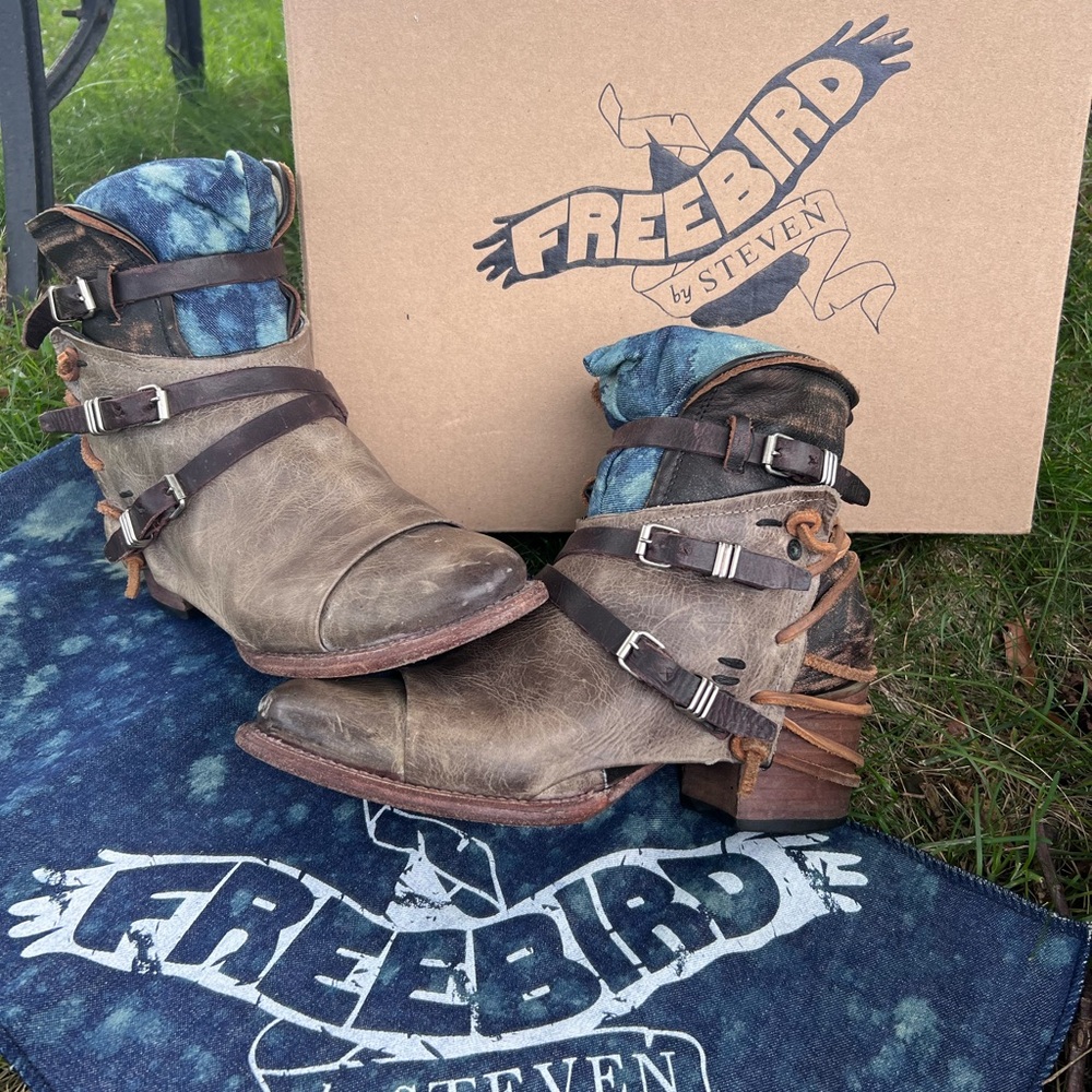 Freebird Grey Crue by Steven / Distressed Brown Leather Boots